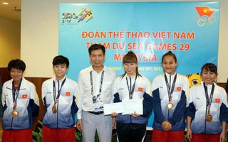 Bộ trưởng Bộ VH-TT&DL khen thưởng đội bóng đá nữ Việt Nam